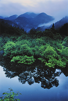 第53回滋賀県写真展覧会特選「ダム湖の夜明」速水　健司
